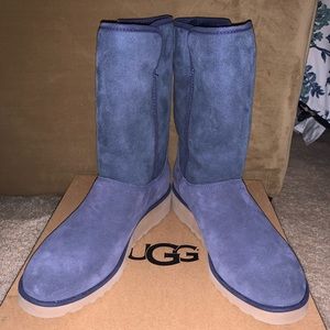 New Amie UGGs, size 9